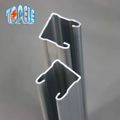41 * 21mm 41 * 41mm Baja tahan karat Unistrut Kaki polos atau Slotted